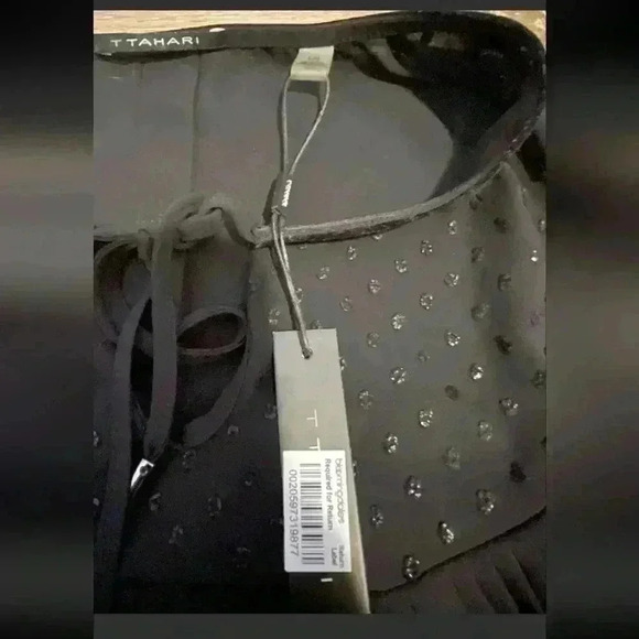 T. Tahari women's black shear arm top size large - Picture 4 of 6